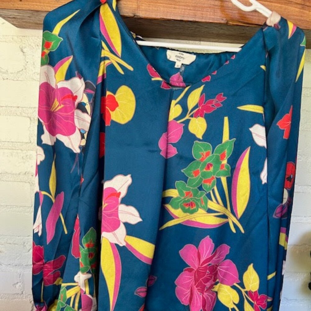 Entro Satin Floral V-neck Blouse